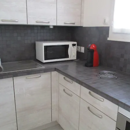 2 Pers Proche Et Commerces *