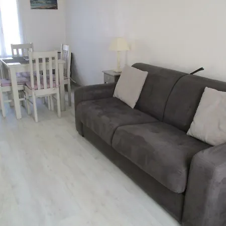 2 Pers Proche Et Commerces *